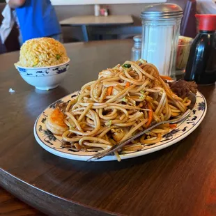 Mandarin Lo mein