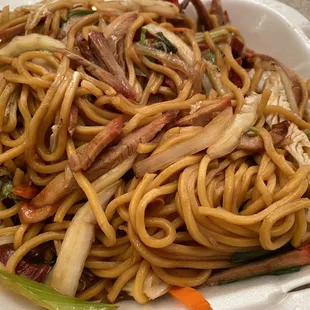Pork lo mein