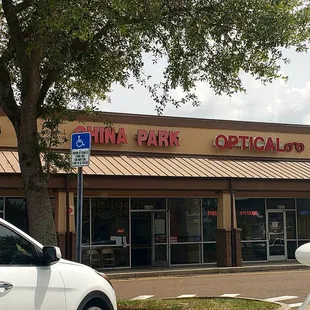 Easy to pull in and out for takeout.