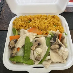 Moo Goo Gai Pan lunch combo with not so fried rice and tasty sauce