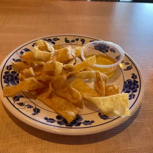 Chips and ginger sauce