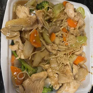 Chicken Lo Mein (they make it with thin noodles)