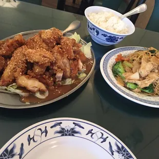 Mandarin chicken and lo mien.