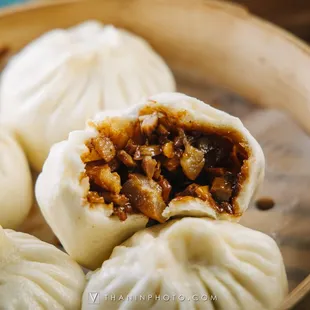 steamed dumplings in a bamboo basket