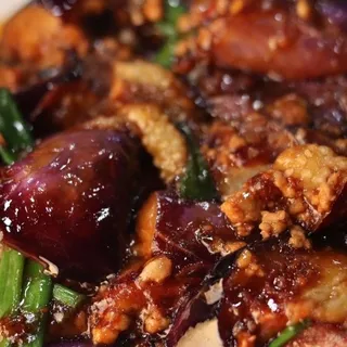 V2 Eggplant W/Garlic Sauce