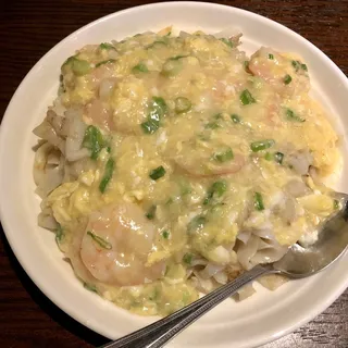Gravy Scrambled Egg Shrimp Chow Fun