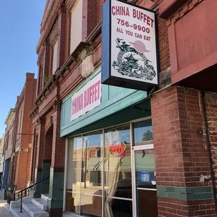 It's a nice clean place serving typical Chinese buffet items. The staff is super friendly and welcoming. Great place for a quick bite.