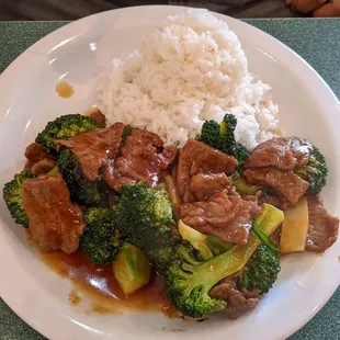 Broccoli beef lunch special
