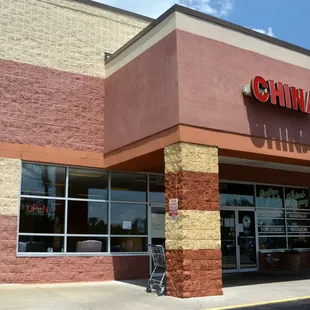 the front of a chinese restaurant