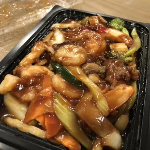 04/24/2021 - H1. Happy Family $12.95 Supposed to be shrimp, chicken, crab, veggies in brown sauce, but had beef too. Wifey can't have beef