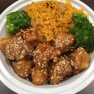 Sesame Chicken lunch (comes with soup or egg roll) - $4.95