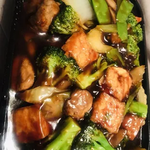 Tufu with veggies and white rice