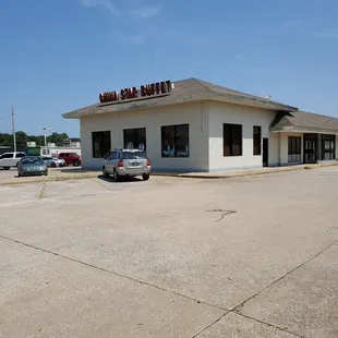 the outside of the restaurant