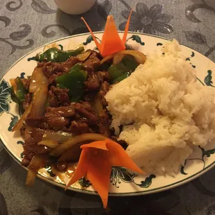 Pepper steak with onion