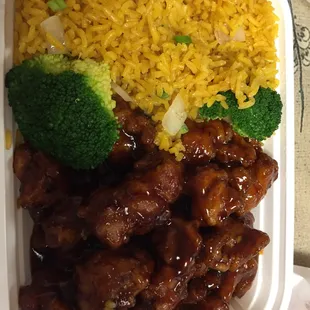 Definitely one of the best if not the best fast food Chinese restaurants in the area. Been here a few times now and they are consistent.