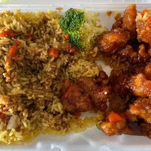 General Tsos chicken. Lunch plate.