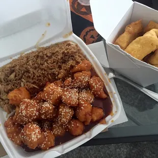 Sesame Chicken Lunch + Crab Rangoon