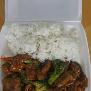 This is their beef and brocoli lunch special. The portions are huge and the price is reasonablr at 5.95.