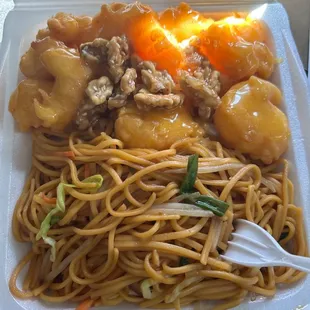 This is the order but was no extra shrimp that was paid for.