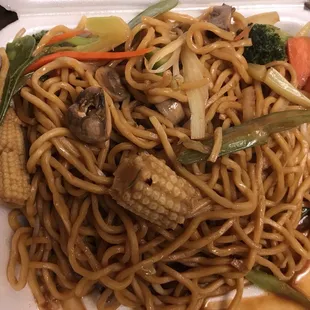 Veggie lo mein