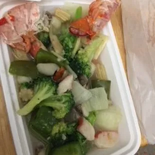 I ordered  the Seafood Delight ( $15 ) and only got a few pieces of seafood plus the thinnest and worst lobster sauce I ever