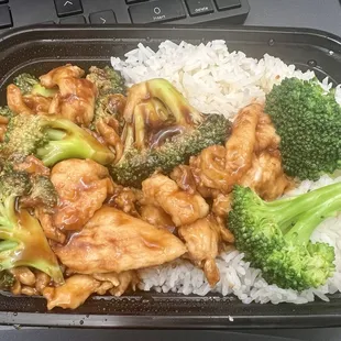 Chicken with Broccoli lunch portion