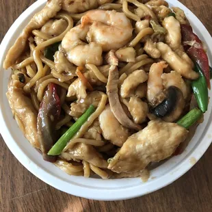 House special lo mein- chock full of chicken, beef, and shrimp. This is the pint for only $5!