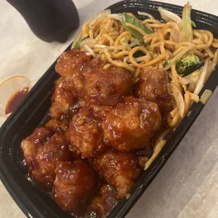 General Tso's Roast Pork Or Chicken Lo Mein