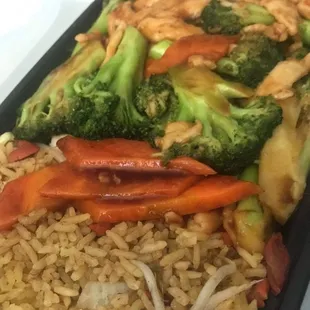 C4. Chicken with Broccoli Combo Platter