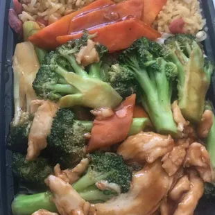 C4. Chicken with Broccoli Combo Platter
