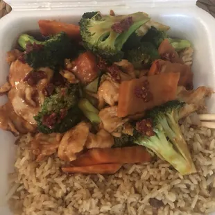 Chicken and broccoli lunch special $6.25 and comes with wonton soup