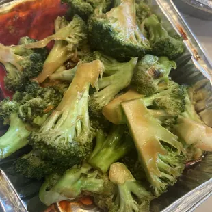 84. Sauted Broccoli in brown sauce