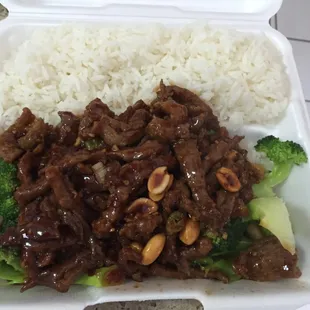 Lunch portion Kung Pao Beef