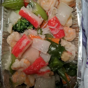 Seafood delight.  Note the presence of fake crab meat rather than scallops.  Boo.