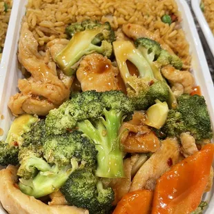 Chicken and broccoli in garlic sauce combo with fried rice