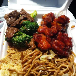 Broccoli beef and orange chicken..... Yum yum and the chow me in and rice ...dank