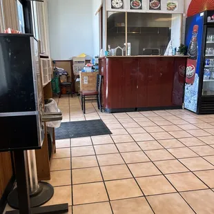 the inside of a fast food restaurant
