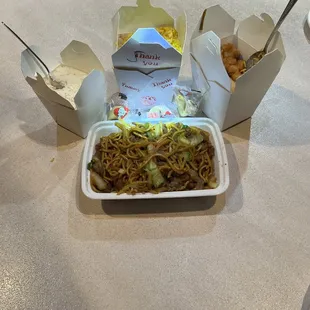 a takeout box of noodles and noodles