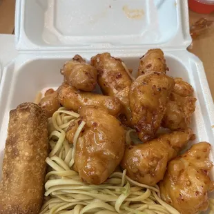 Spicy chicken with lo mein and egg roll, my go to always when at the mall!