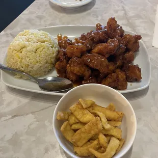 Crispy noodles and General's Chicken