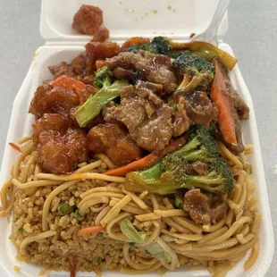 Orange chicken + beef Broccoli Beef