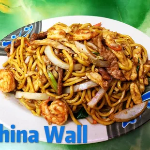 House lo main (soft noodle include:Chicken, Pork, Shrimp, Cabbage, Celery, Carrot, White Onion and Green Onion.)