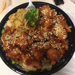 Sesame chicken lunch special with veggie fried rice for only $6.25!
