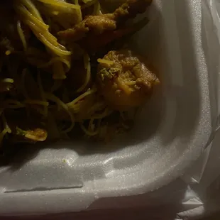 They use good-size shrimps! This is one of the juicy piece of shrimp in the mei fun.