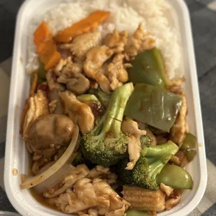 Chicken with garlic sauce w/ white rice.