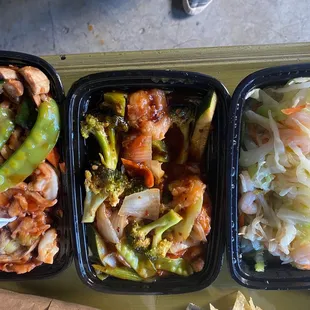 mushroom chicken -very little mushrooms, Szechuan shrimp-very sweet, no spice, not good, shrimp chow main-no crispy noodles lots of cabbage