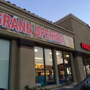 grand opening buy any combo get free soda       good food !!