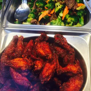 food, chicken wings and fried chicken