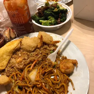 a plate of noodles, chicken, and broccoli