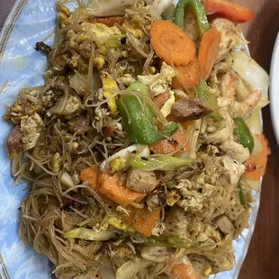 a plate of noodles and vegetables
